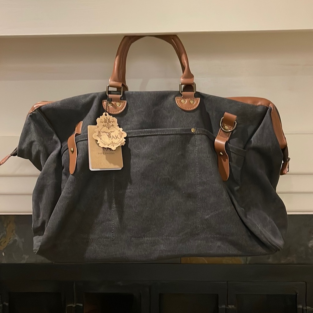 TAK Large Weekend BAG in charcoal/black Canvas with brown  leatherette details.
